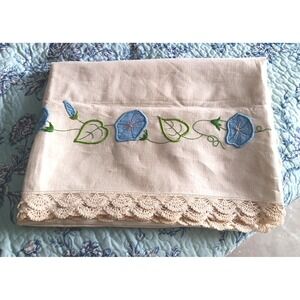 VTG Linen Tablecloth‎ Beige Blue Applique Flower Embroidered Crochet Cottagecore